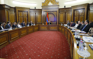 The Prime Minister chairs discussion on the implementation process of the 2023-2026 Development Strategy for the Healthcare System of Armenia