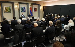 The Prime Minister meets with the representatives of the Armenian community in France