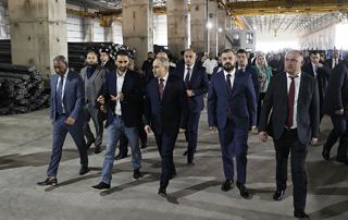 Le Premier ministre a assisté à l'inauguration d'une usine de production de barres d'armature en acier