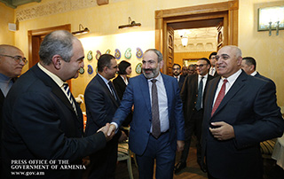 Nikol Pashinyan meets with major business representatives to discuss ways of improving Armenia’s investment climate