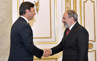 Премьер-министр принял исполнительного директора корпорации “Corporación América” Мартина Эрнекяна