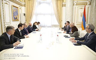 Prime Minister Pashinyan receives First Deputy Mayor of Lyon Georges Kepenekian
