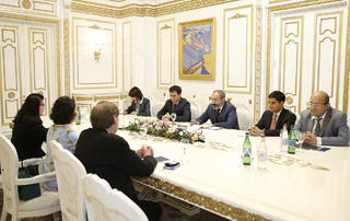PM receives President of World Information Technology and Services Alliance