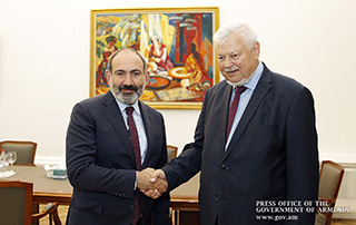 PM Nikol Pashinyan receives Andrzej Kasprzyk