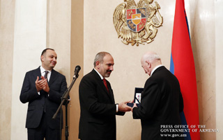 Le Premier ministre a décoré  à Nikita Simonian l'Ordre « Pour le Mérite à la Patrie » de 1re classe 