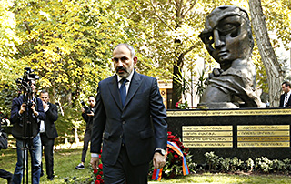 Prime Minister pays homage to victims of crime perpetrated on October 27, 1999