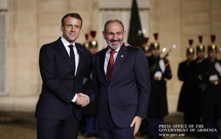 Le Premier ministre Nikol Pashinyan a assisté à la réception officielle offerte de la part d'Emmanuel Macron