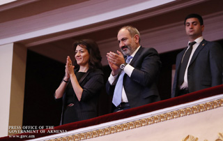 Премьер-министр Пашинян и госпожа Анна Акопян присутствовали на концерте по случаю юбилея Ованеса Чекиджяна