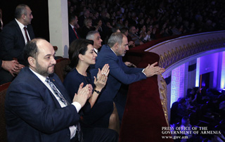 Nikol Pashinyan, Anna Hakobyan attend gala event on Levon Malkhasyan’s 75th birth anniversary