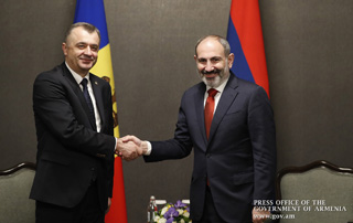 Ալմաթիում Հայաստանի վարչապետը հանդիպում է ունեցել Մոլդովայի վարչապետի հետ