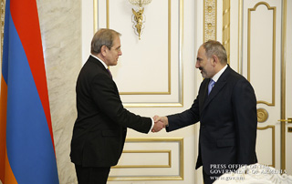 Le Premier ministre a discuté des perspectives de développement de la coopération avec le Président de la Banque de développement de la mer Noire