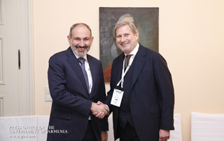 Il est prévu d'organiser un Forum d'investissement UE-Arménie à Luxembourg;  Nikol Pashinyan a eu une rencontre avec Johannes Hahn