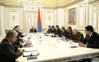 Премьер-министр провел совещание в связи со случаями гибели солдат в Вооруженных силах