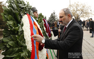 Премьер-министр воздал дань уважения памяти жертв армянских погромов в Сумгаите