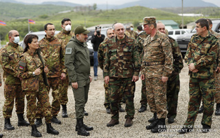  Pashinyan a visité des unités militaires de l'Armée de défense et  a pris connaissance des travaux visant à développer l'agriculture moderne en Artsakh