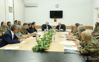 Nikol Pashinyan, Bako Sahakyan chair consultation at Defense Army Headquarters 