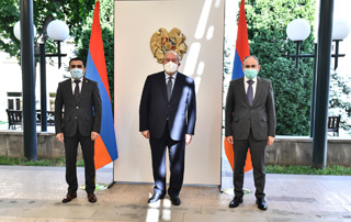 La cérémonie de serment du ministre de l'Environnement de la République d'Arménie Romanos Petrosyan a eu lieu