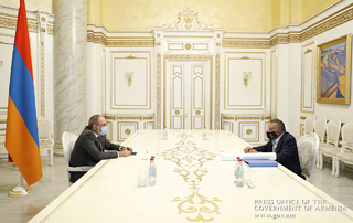 Le Premier ministre Pashinyan a discuté des nouveaux programmes d'investissement actuels et à venir avec Eduardo Eurnekian