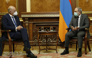 Премьер-министр Пашинян принял министра иностранных дел Греции