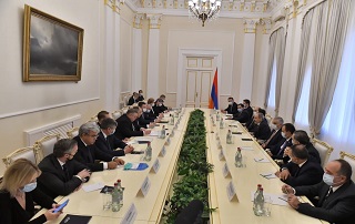 РФ подтверждает свою поддержку братскому армянскому народу: премьер-министр Пашинян принял правительственную делегацию РФ