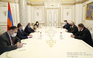 Prime Minister Pashinyan receives newly appointed Ambassador of Belarus
