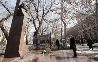 Премьер-министр воздал дань уважения памяти Вазгена Саркисяна