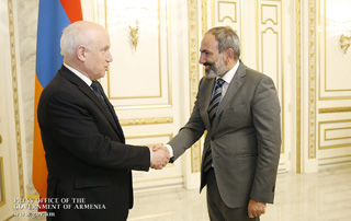 Prime Minister Pashinyan receives Sergey Lebedev