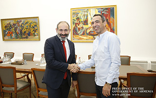 Nikol Pashinyan welcomes Youri Djorkaeff: Armenian football development prospects were discussed
